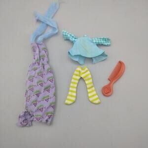 Strawberry Shortcake - Blueberry Muffin And Sour Grapes Outfit With Comb Lot